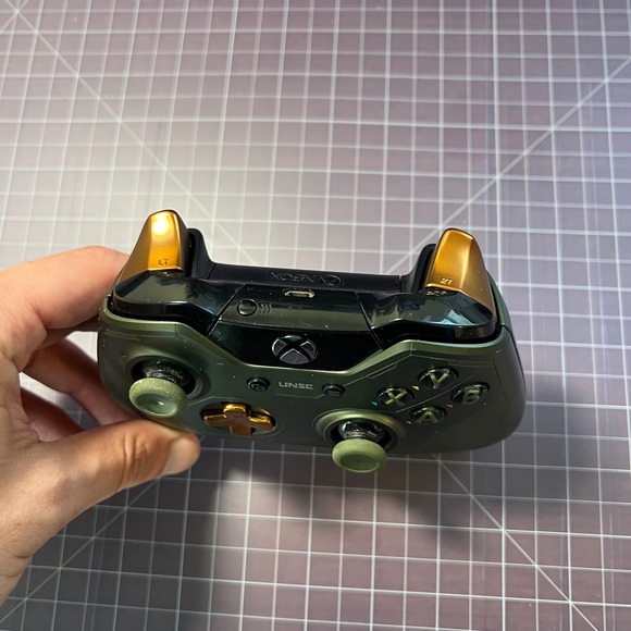 special edition Master Chief controller from the Halo 5 - Picture 3 of 9